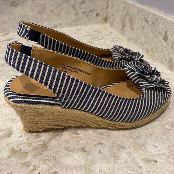 Karen Scott Wedge Heels Sandals Blue and White Striped Flower Detail Size 5 - Picture 8 of 8